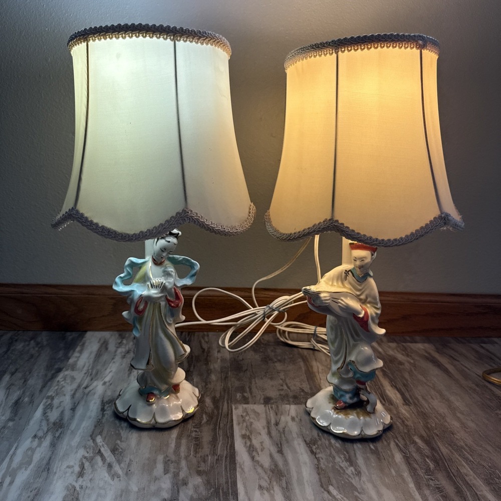 Vintage Pair Chinese Asian Porcelain Figural Table Lamp Set Lamps W Shades Work